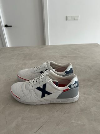 Zapatillas Munich niño talla 37. Como nuevas