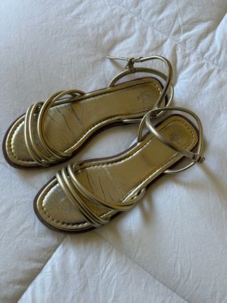 Sandalias Zara doradas