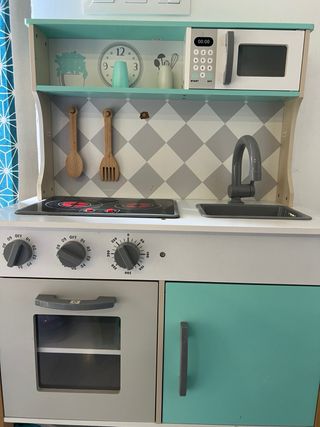 Cocinita de juguete de madera