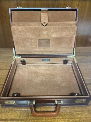 Maletín de piel marrón