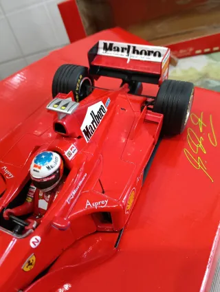 Ferrari f300 Schumacher 1:18