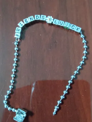 Pulsera de plata con abalorios