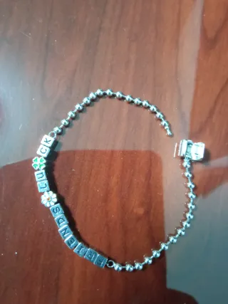 Pulsera de plata con abalorios