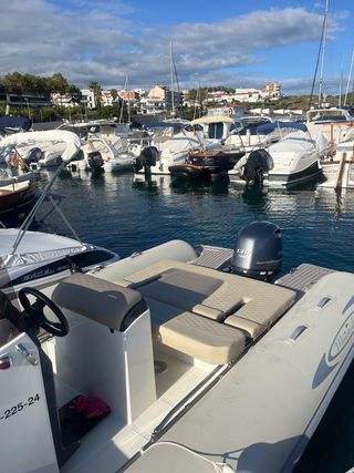 Semirrígida MAESTRALE 650 FUN 2024 con 40 horas