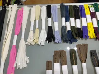 Lote  de 162 cremalleras varias medidas y colores