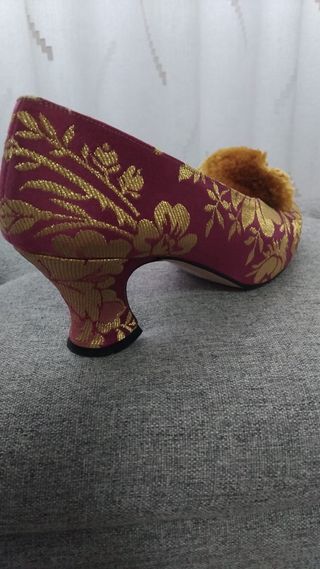 Traje de fallera. Estrecho de Artextil.Perfecto.