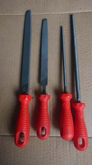 Juego 4 limas metal mango rojo