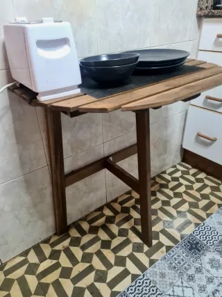 Mesa auxiliar plegable