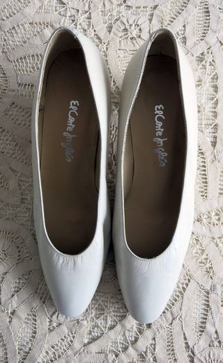 Zapatos en piel de color humo. Talla: 36