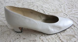 Zapatos en piel de color humo. Talla: 36