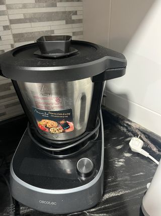 Robot de cocina prácticamente nuevo marca cecotec