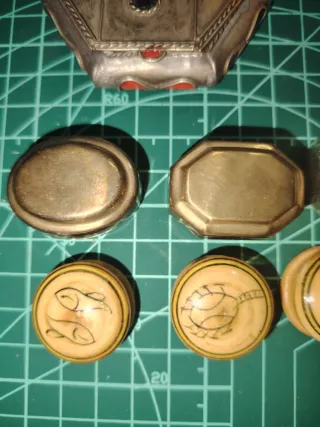 Pastilleros antiguos dorados y plateados