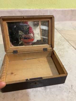 Caja antigua religiosa de madera