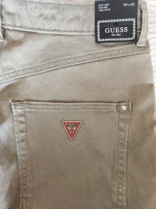 Comodo pantalón Guess talla alta