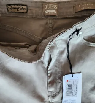 Comodo pantalón Guess talla alta