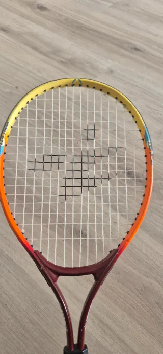 Raqueta tenía niño