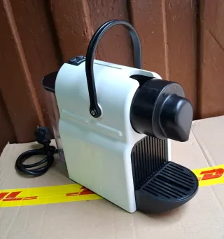 Cafetera Krups Nespresso Blanca