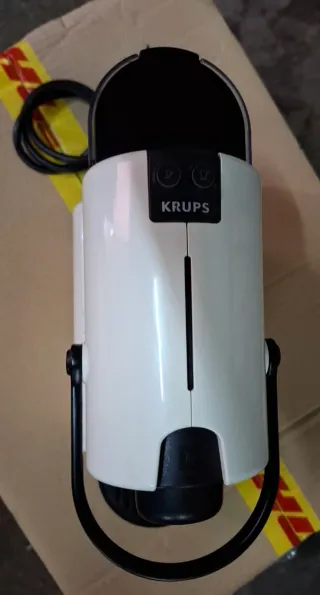 Cafetera Krups Nespresso Blanca