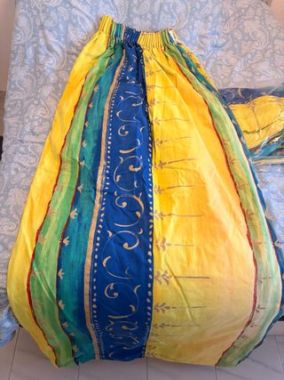 Set di tende con design azzurro e giallo