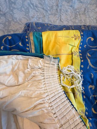 Set di tende con design azzurro e giallo