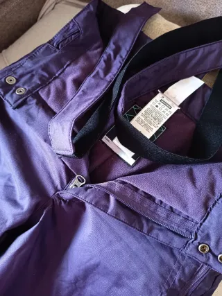 Pantalón neve Decathlon taglia 14 o XS colore viola scuro. Con bretelle rimovibili. 2 usi. Come nuovo.