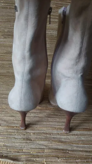 Botines en punta Buffalo London