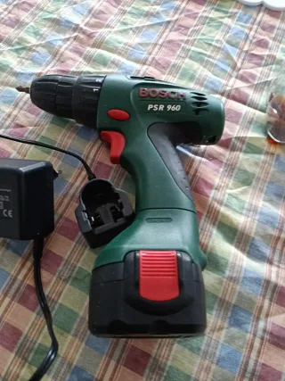 Taladro Bosch PSR 960 con cargador