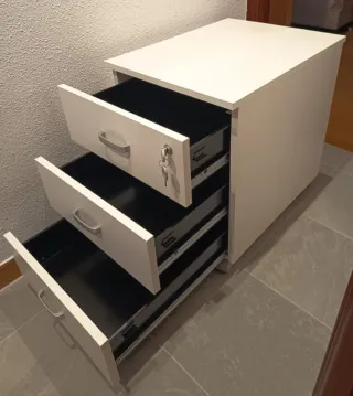 Cajonera blanca madera y aluminio