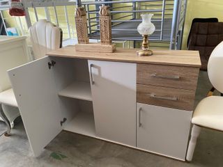 APARADOR CON 3 PUERTAS Y DOS CAJONES