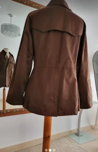 Gabardina marrón