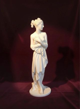 Statua in pietra Venere