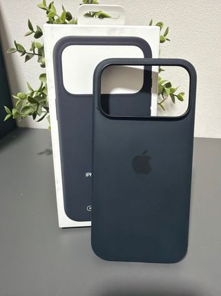 Funda iPhone 17 pro max negra original