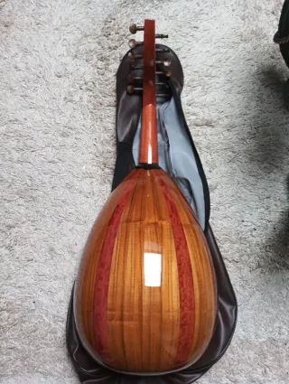Laúd árabe Oud