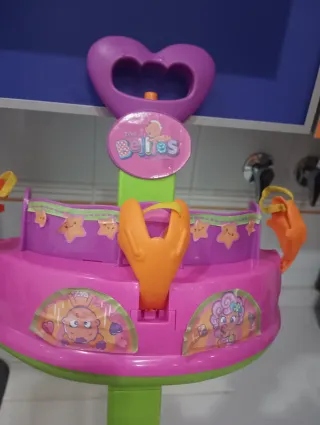 Lote de juguetes y casa muñecas