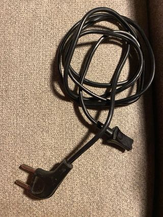 Tocadiscos portátil antiguo a pilas y red