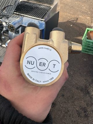 Bomba NUERT de latón