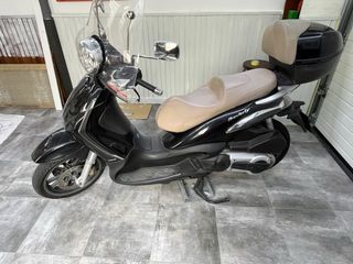 Piaggio Scooter Negro