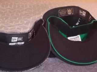 Lote de gorras planas