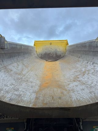 SCANIA R480 DUMPER DE OBRA CAMION 8X4