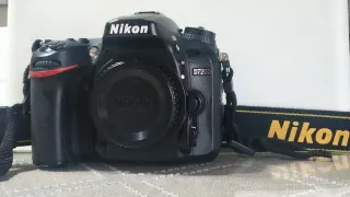 Cámara Nikon D7200 cargador y batería