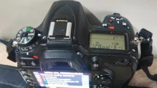 Cámara Nikon D7200 cargador y batería