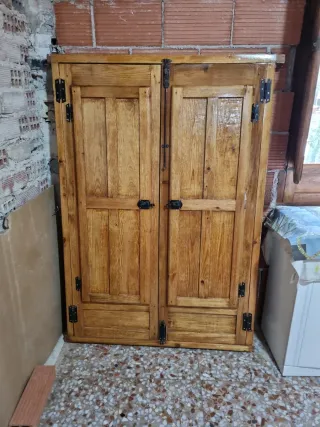 Armario antiguo madera rústica