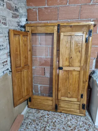 Armario antiguo madera rústica