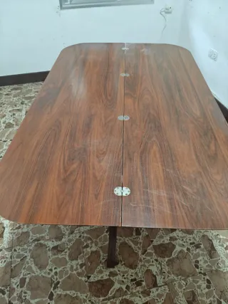Mesa antigua de madera