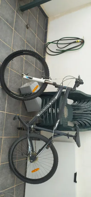 Bicicleta eléctrica de paseo con motor central