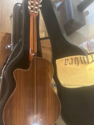 Guitarra Clásica con Estuche