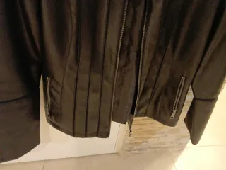 Chaqueta piel negra. Talla 42
