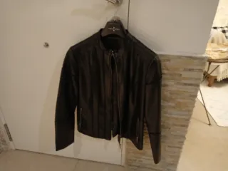 Chaqueta piel negra. Talla 42