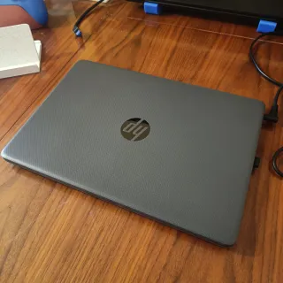 Portátil HP 240 G8 de 14"