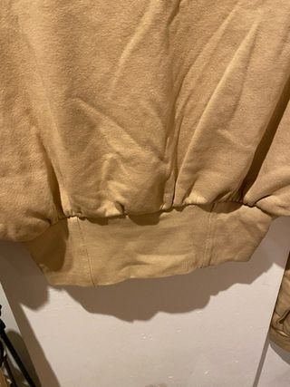 Sudadera beige Bershka cropped